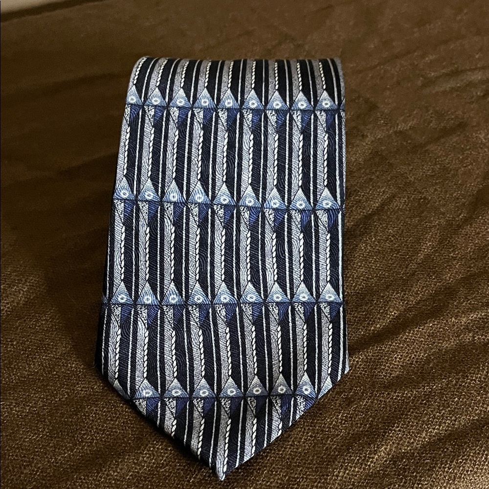 😄Vintage silk tie made in Canada geometric pattern